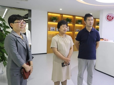 周晓敏主委走访高新区会员企业.webp (1).jpg