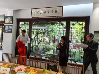 周晓敏主席应邀为“民生金融课堂”揭牌.webp.jpg