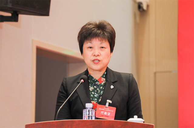 周晓敏向第十五次代表大会作工作报告